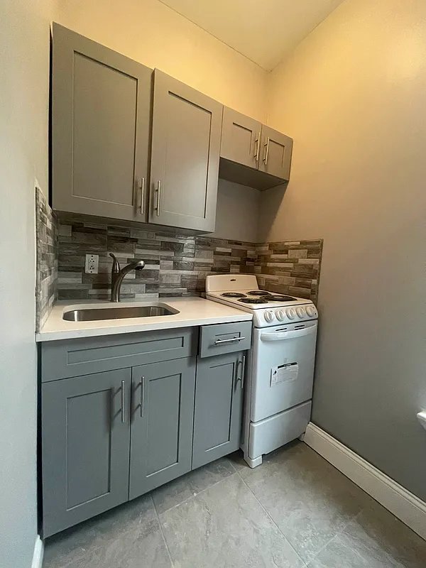 Bronx Apartment: 869 Macy Pl