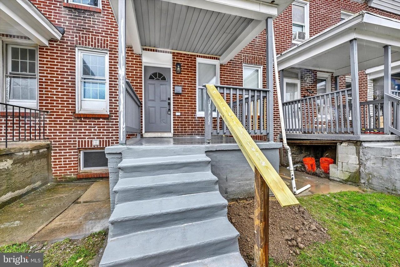 Baltimore Townhome: 3315 Lyndale Ave