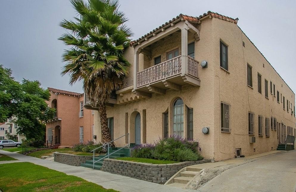 Los Angeles Apartment: 350 Spaulding Ave