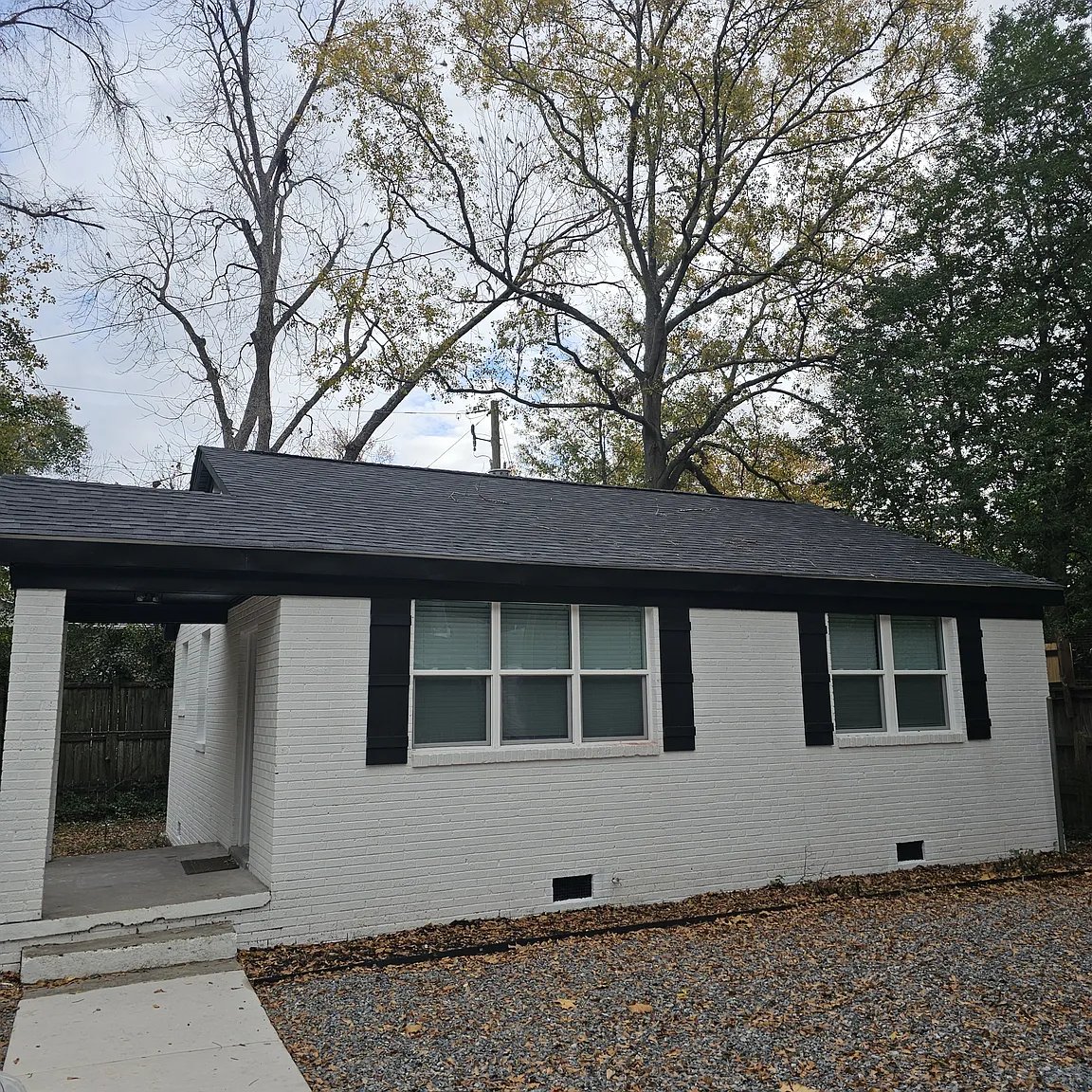 West Columbia House: 830 S Kilbourne Rd