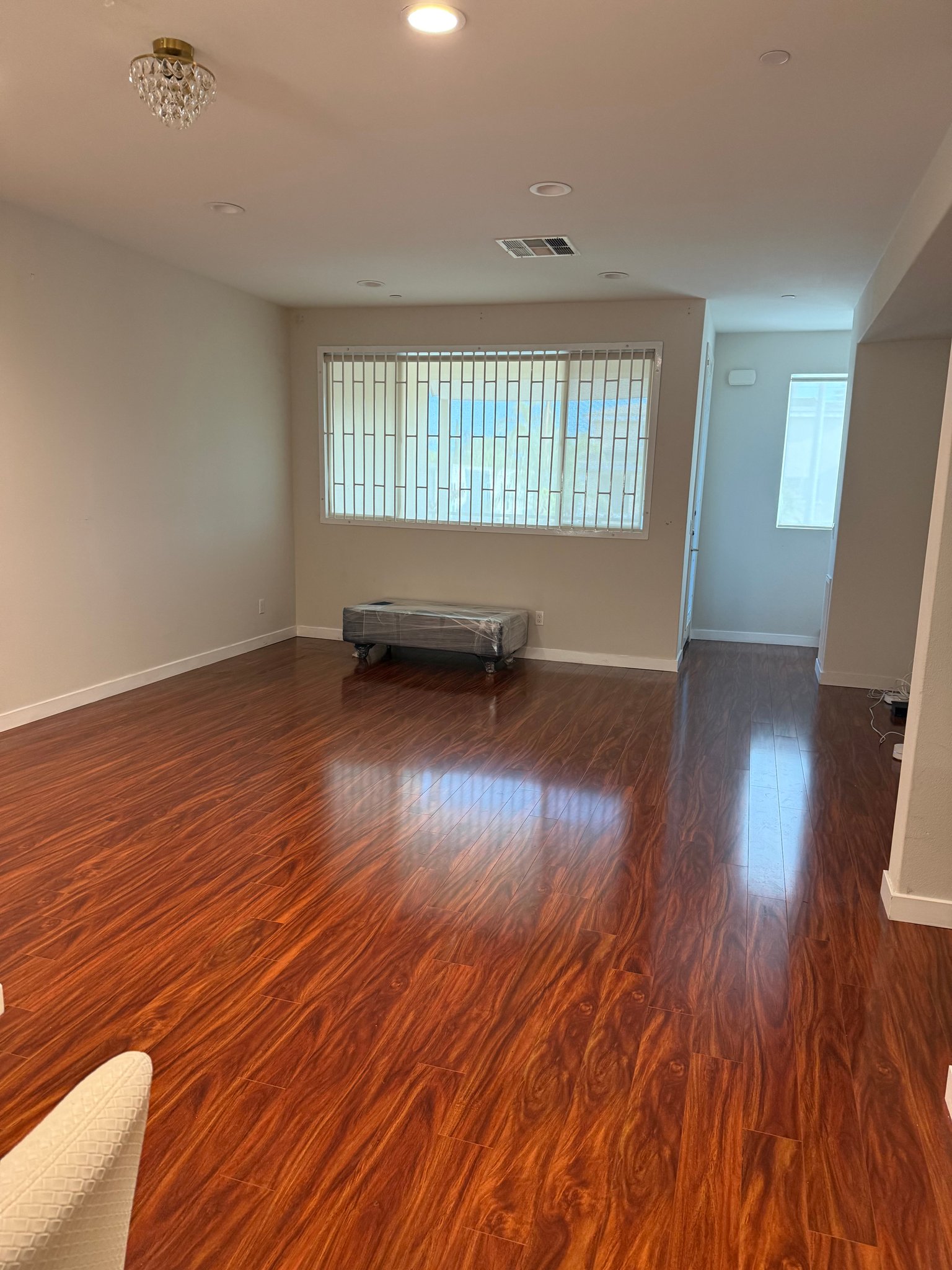 Van Nuys House: 13225 Victory Blvd