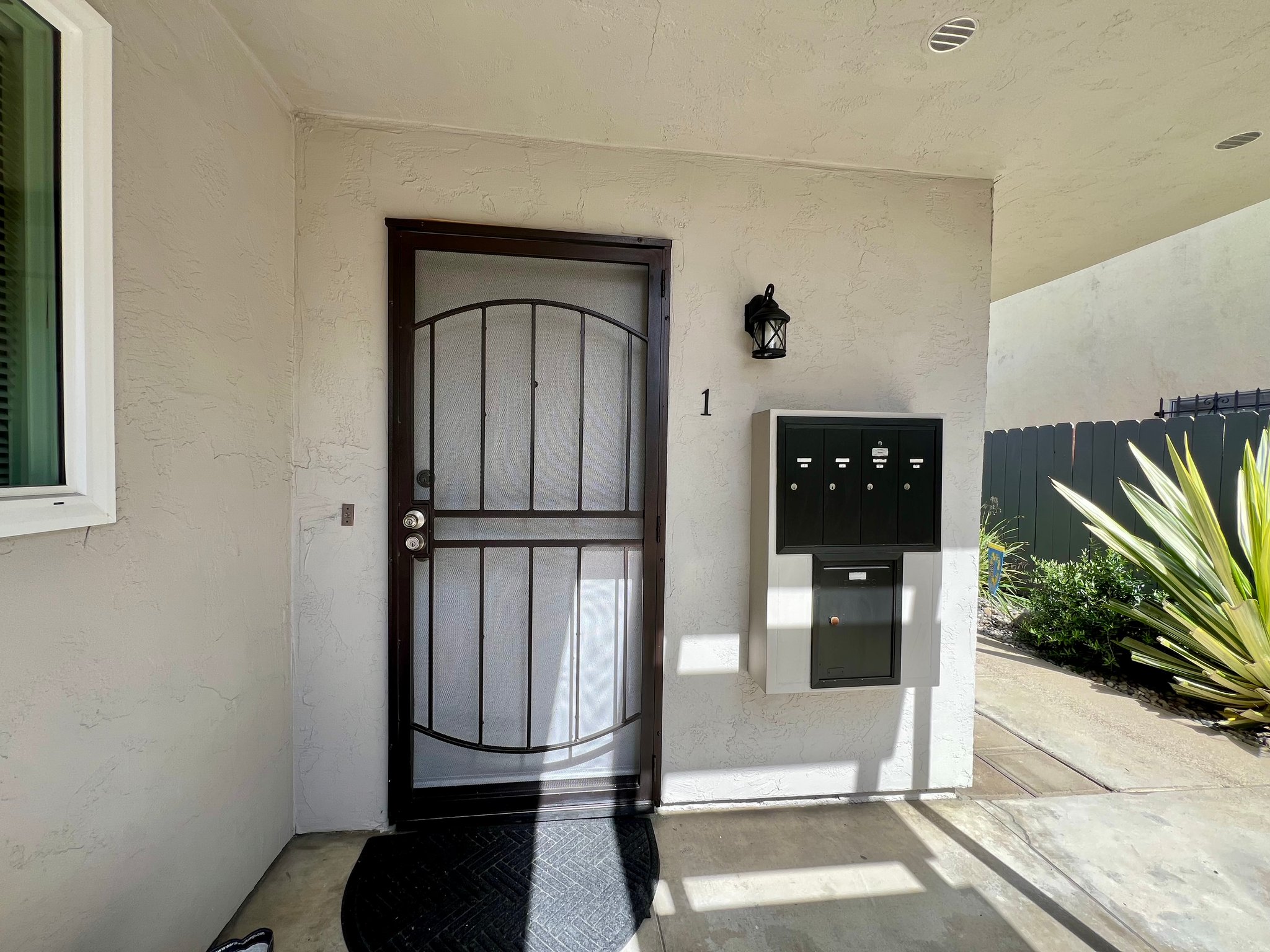 San Diego Apartment: 3838 Chamoune Ave