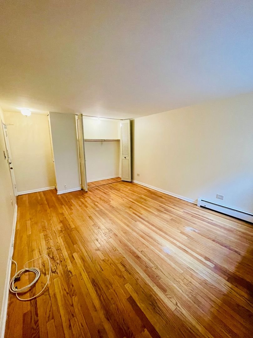 Chicago Apartment: 535 Briar