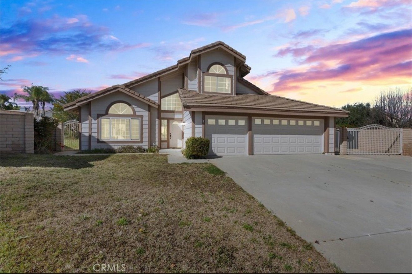 Riverside House: 120 Sandpoint Ln