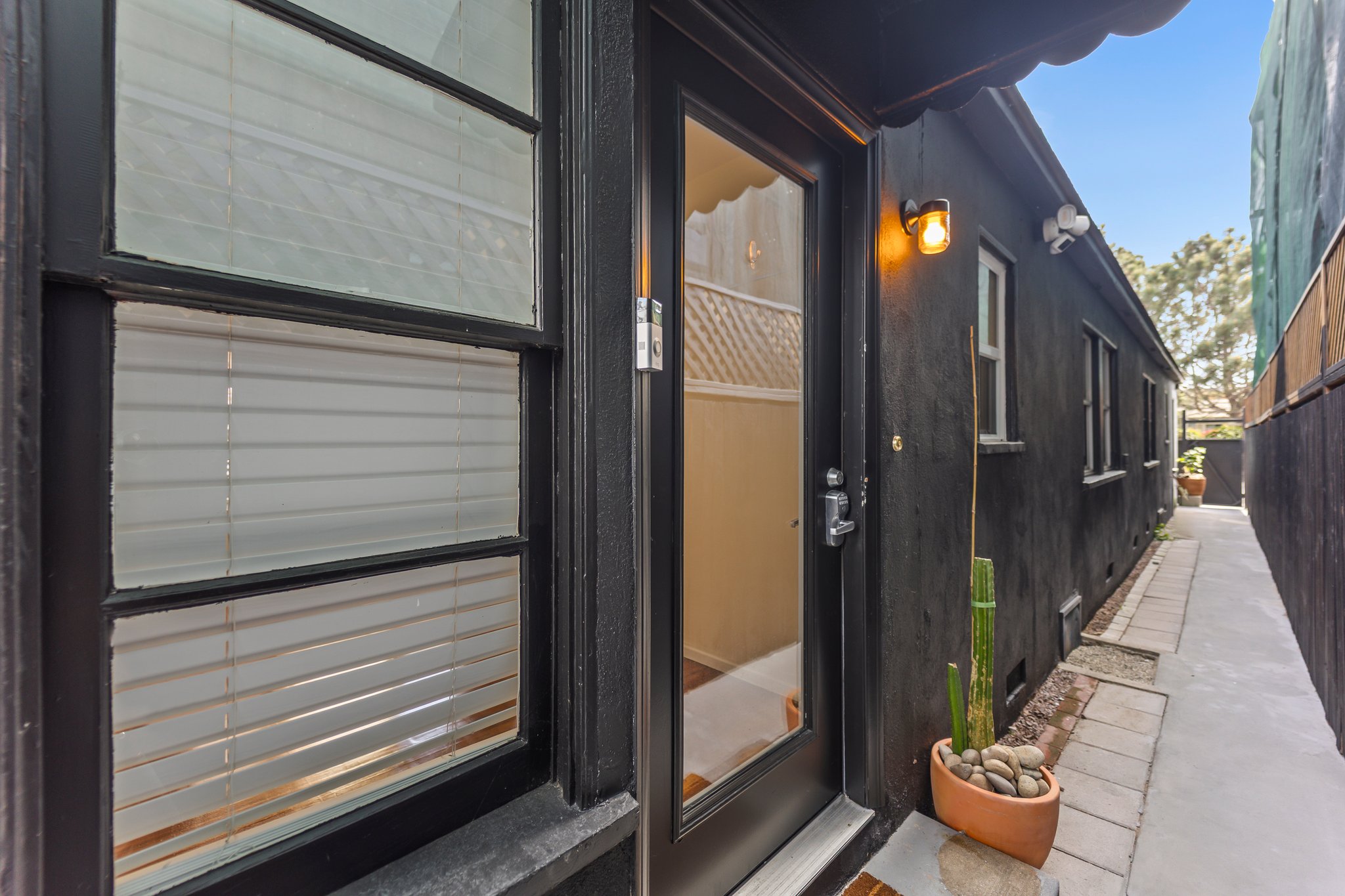 Venice House: 425 1/2 Venice Way