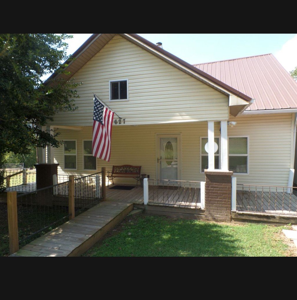 Gainesboro House: 627 Jennings Creek Hwy