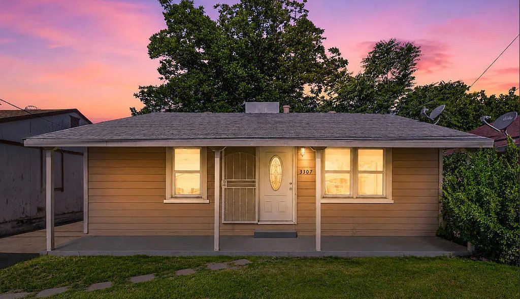 Sacramento House: 3307 Belden St