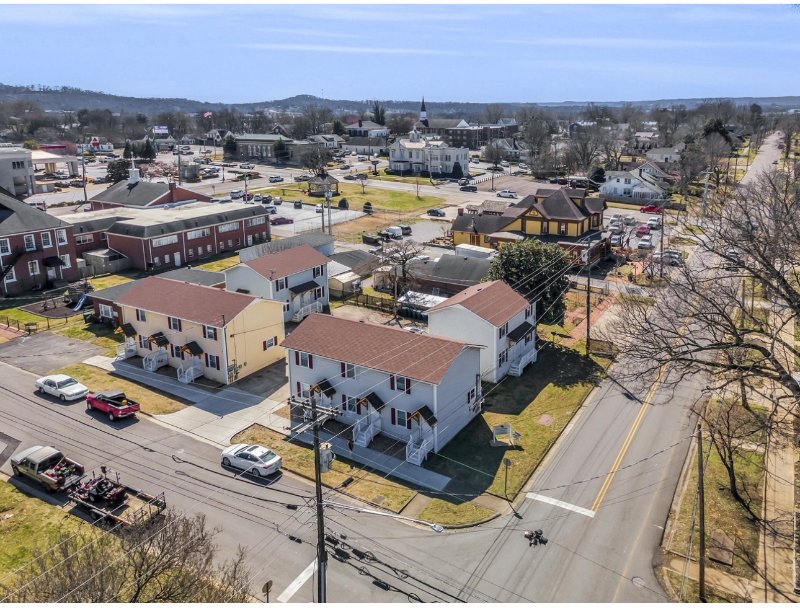 Pulaski Apartment: 219 W Flower St