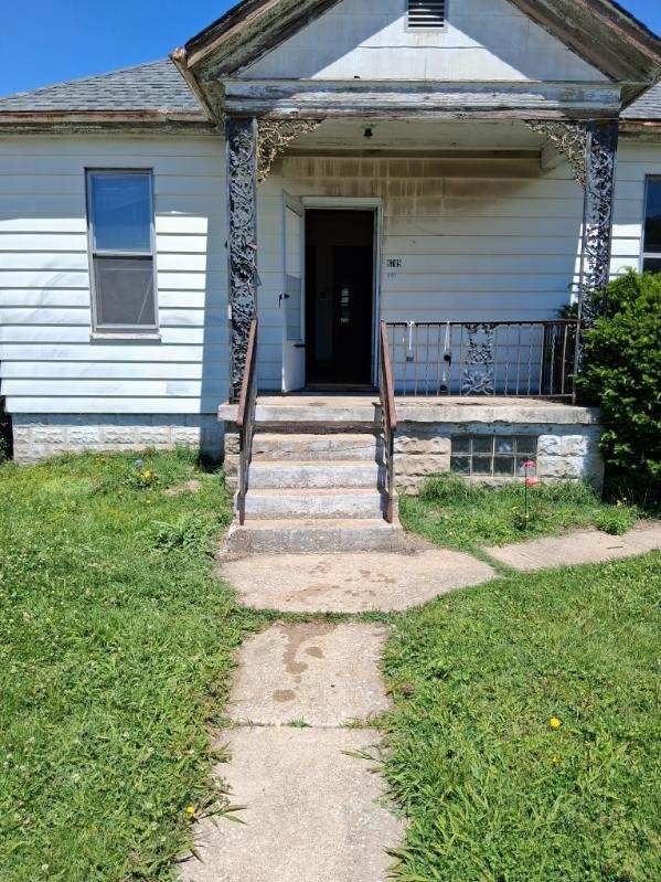 East St. Louis House: 8709 State St