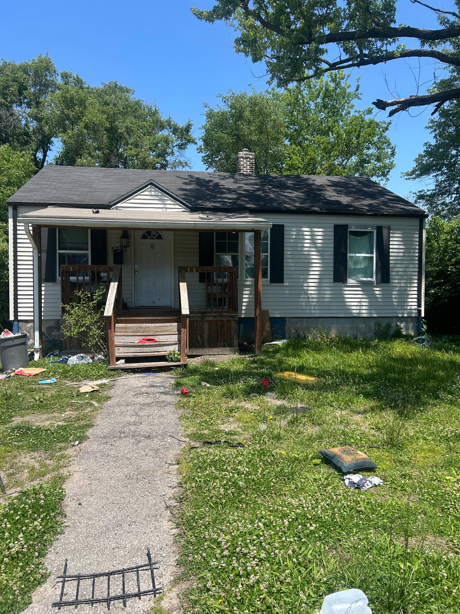 East St. Louis House: 5527 Avon Pl