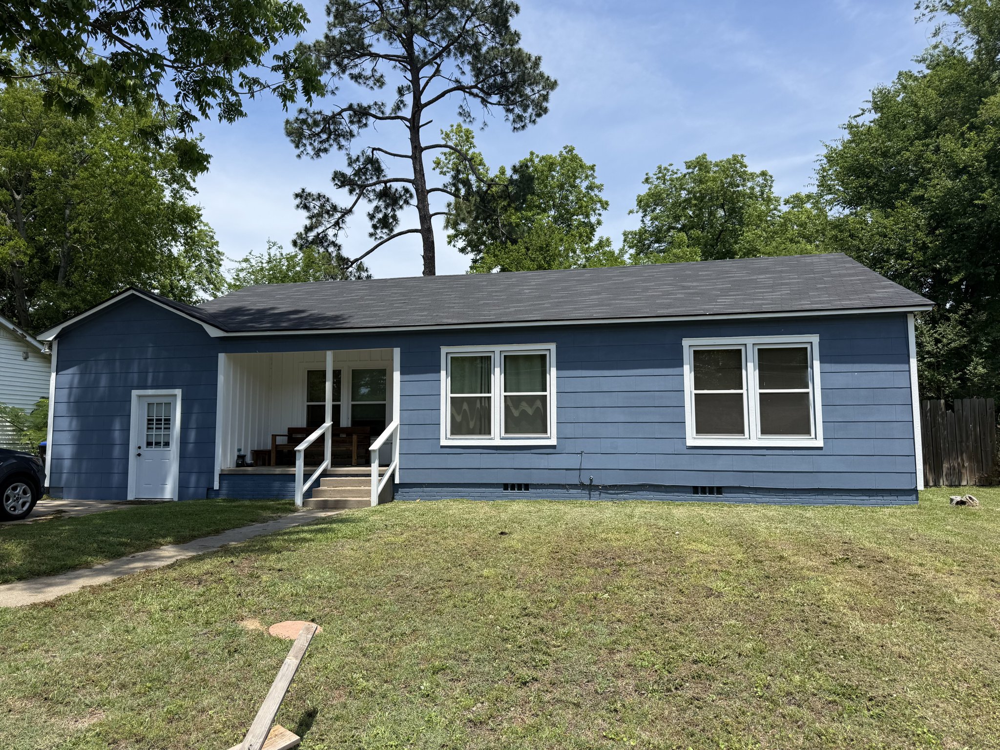Longivew House: 431 Diane Dr