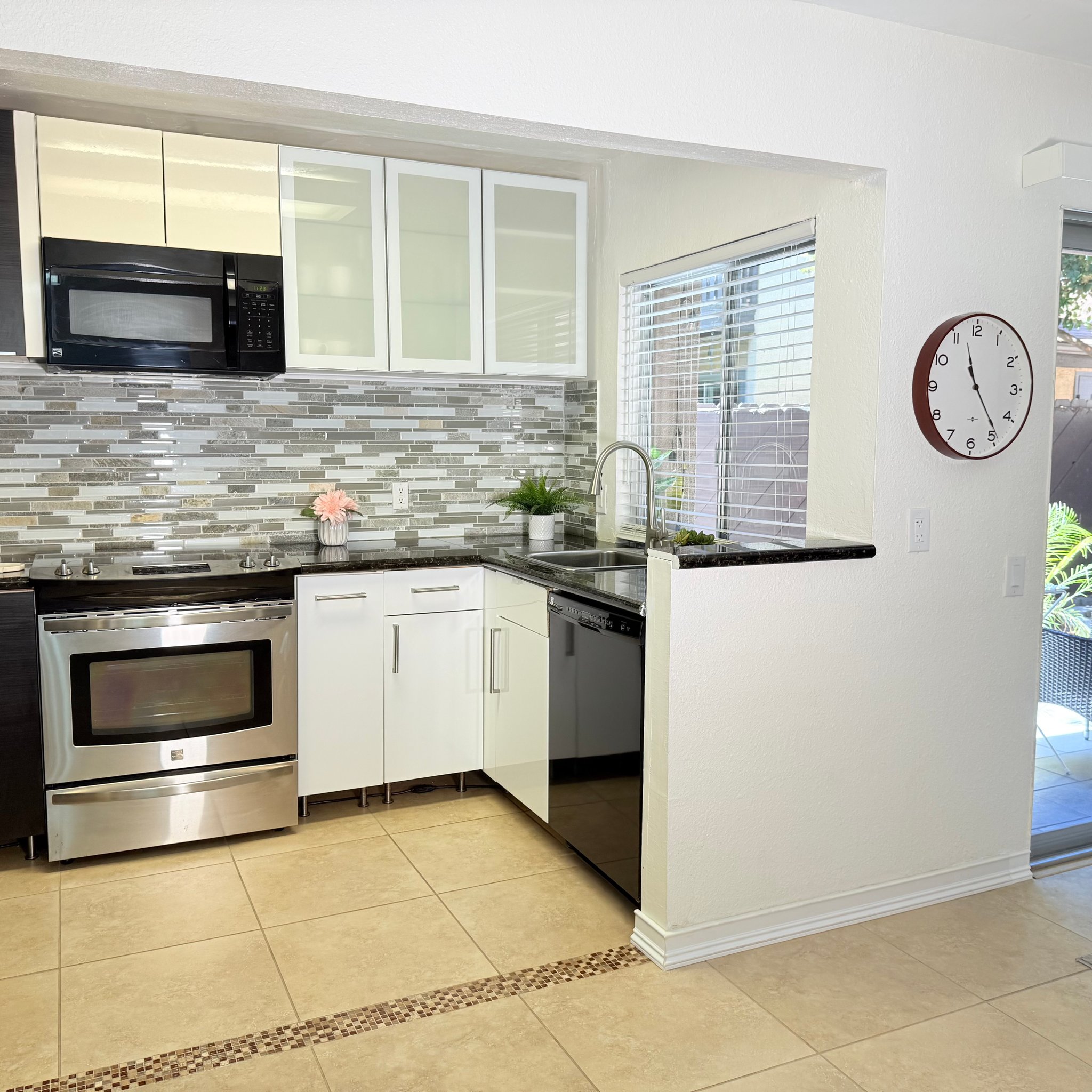 San Diego Apartment: 7980 Mission Center Ct