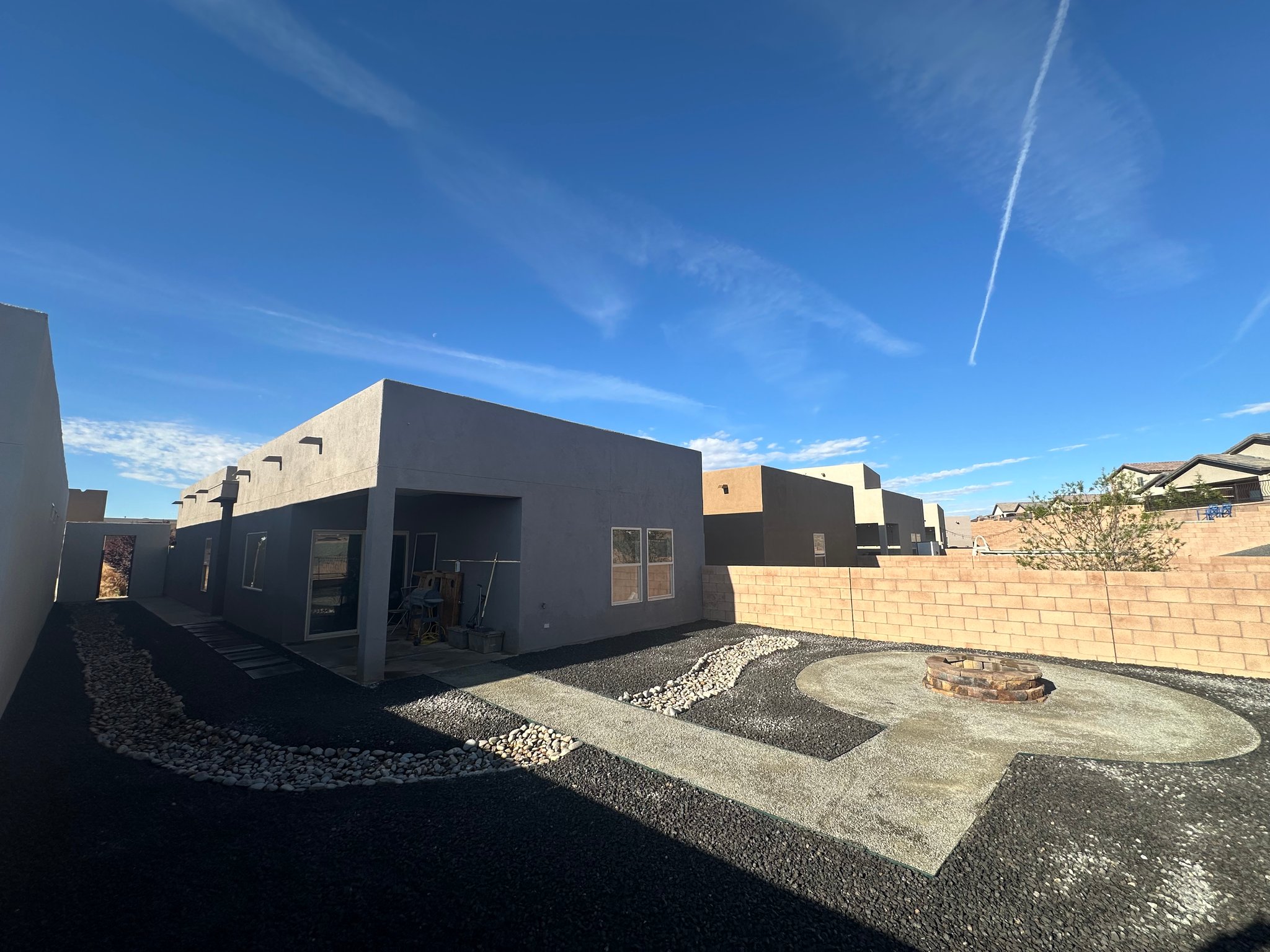 Los Lunas House: 1518 Tierra Verde Loop NW