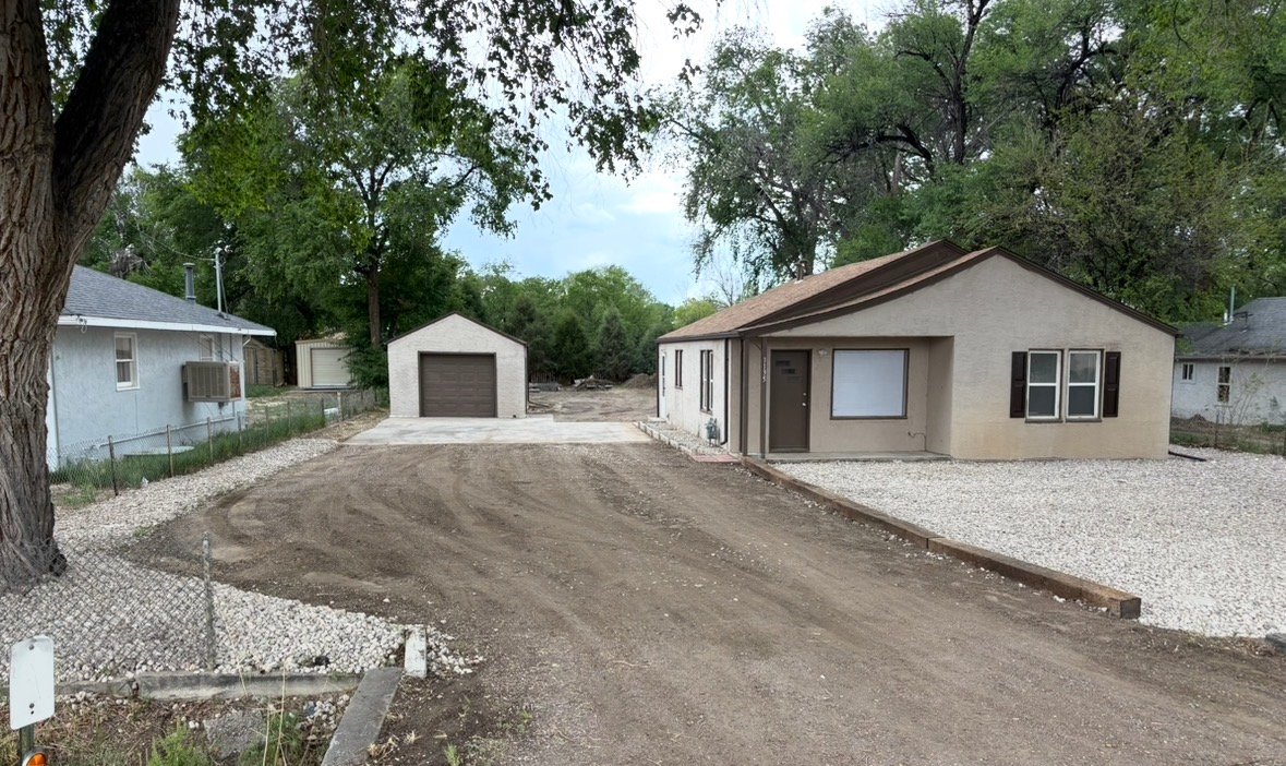 Pueblo House: 1135 25th Ln
