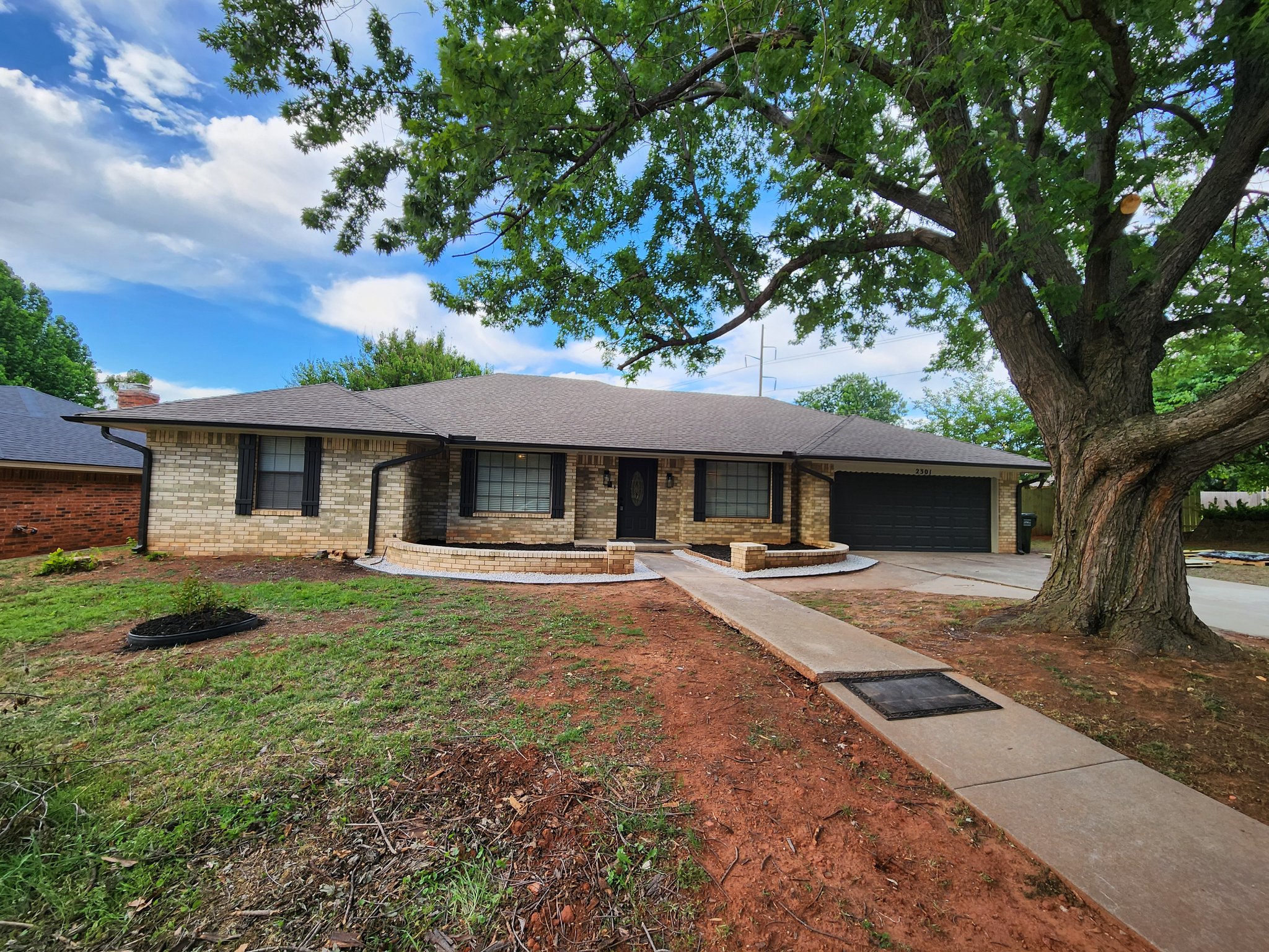 Edmond House: 2301 Bent Trail Rd