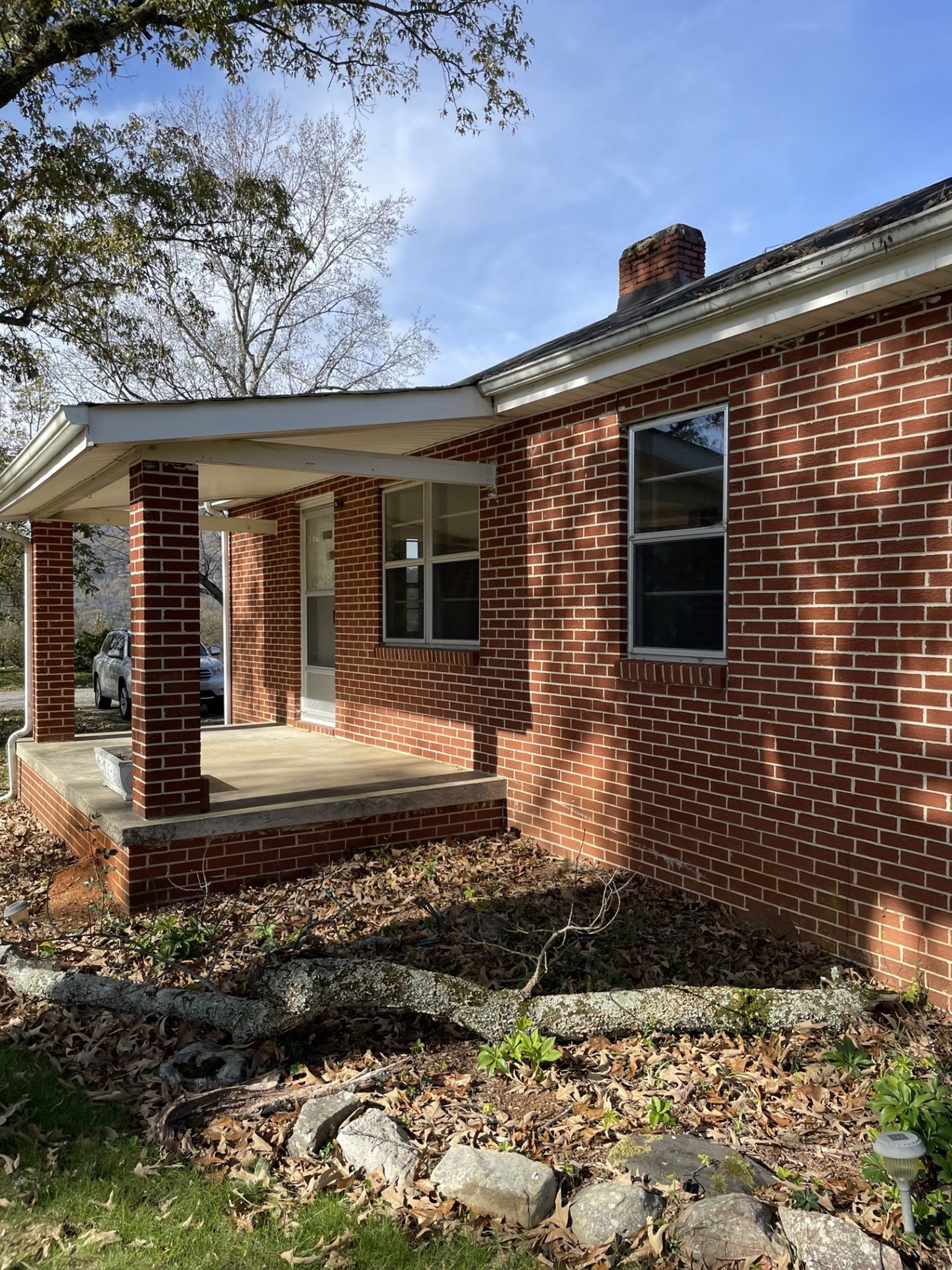 South Pittsburg House: 1411 Highway 156