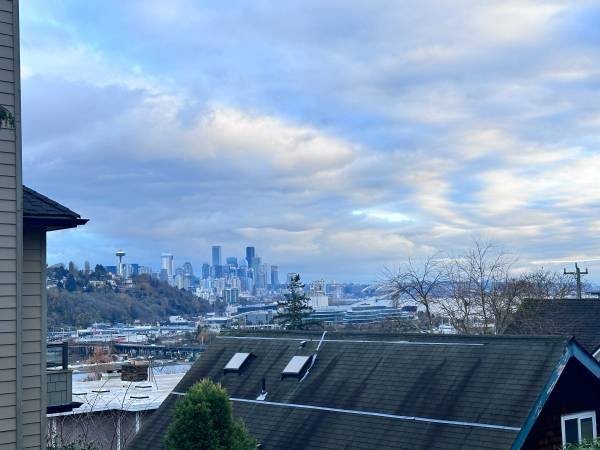 Seattle Apartment: 2012 Thorndyke Ave. W