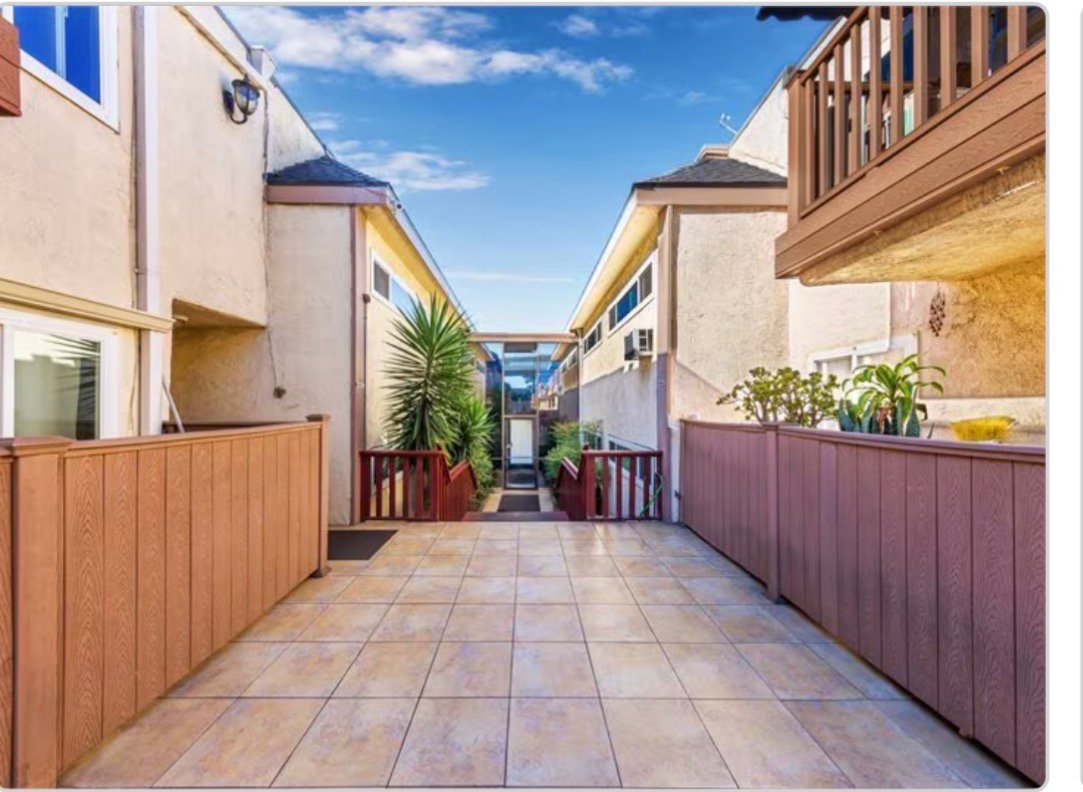 Los Angeles Condo: 2852 Sawtelle Blvd