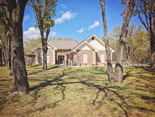 Malakoff House: 15994 Maple Ln