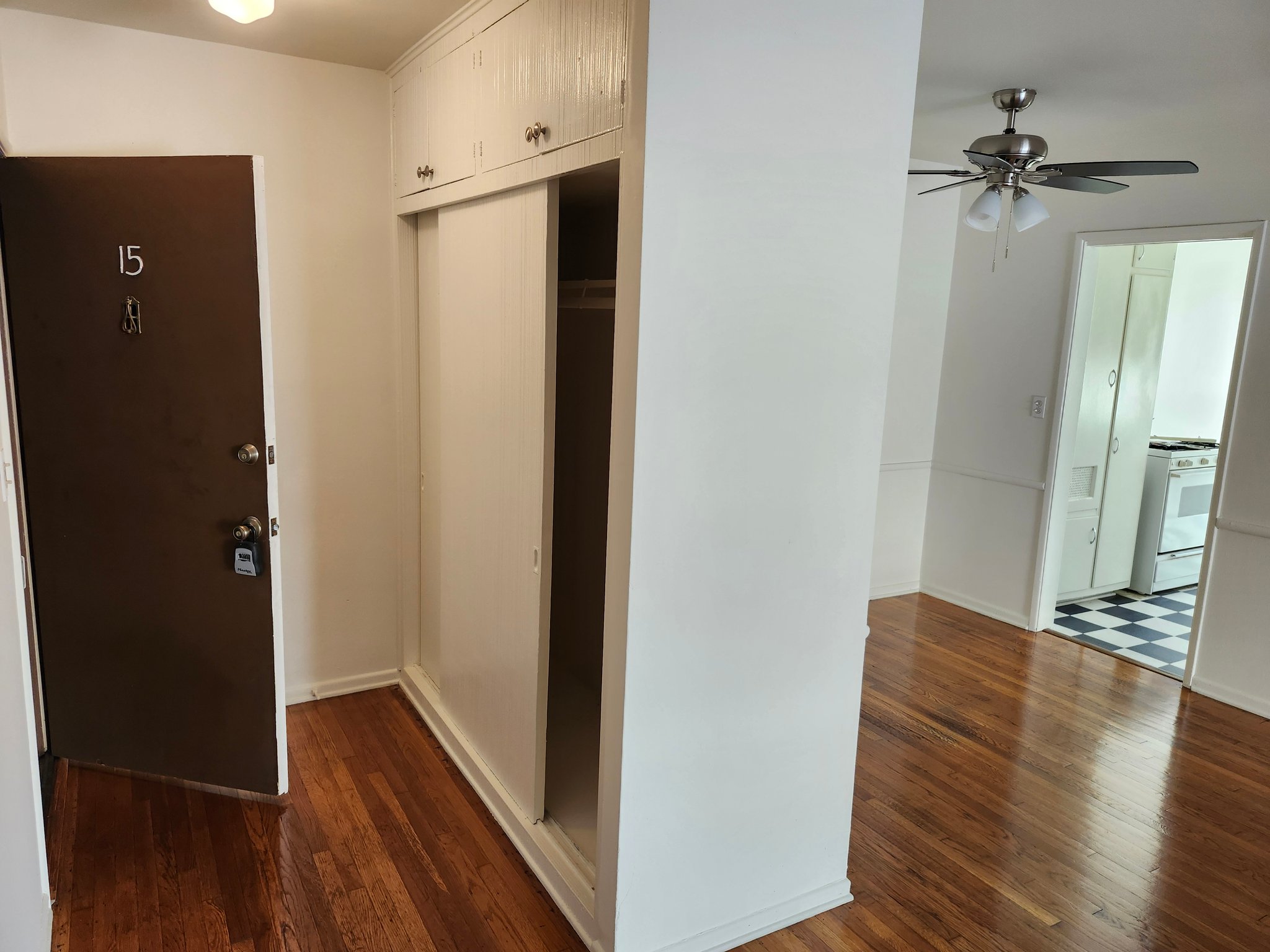 Los Angeles Apartment: 1347 N. Alta Vista Bl APT 15
