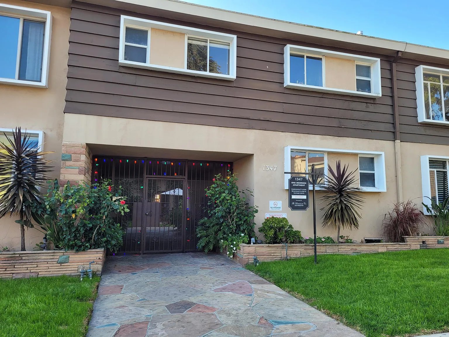 Los Angeles Apartment: 1347 N. Alta Vista Bl APT 15