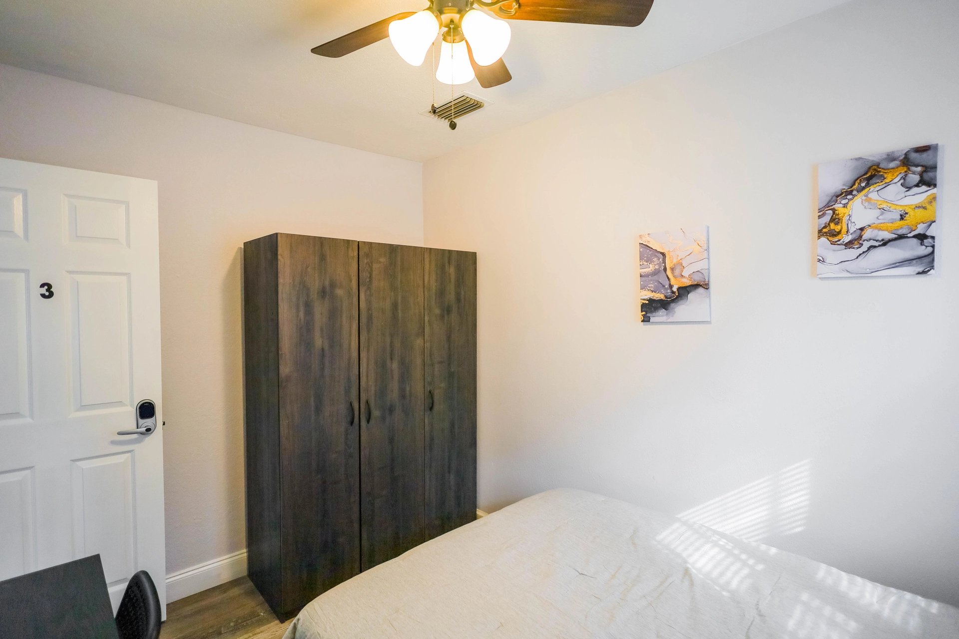 Tampa Single Room: 1409 East Waters Ave