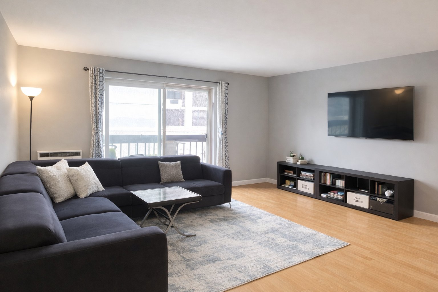 Chicago Condo: 6121 N Sheridan Rd