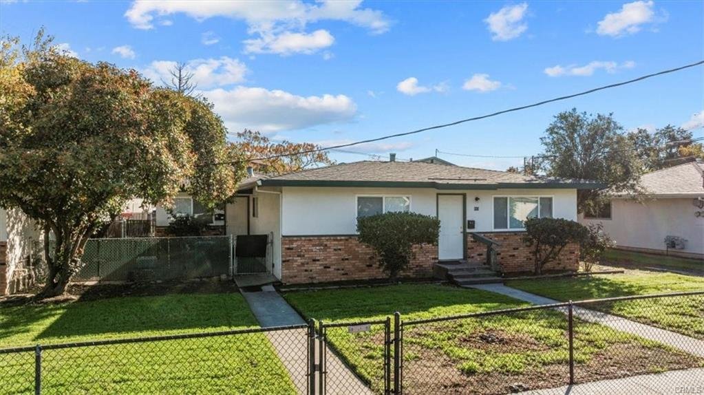 Oroville House: 855 Gardella Ave
