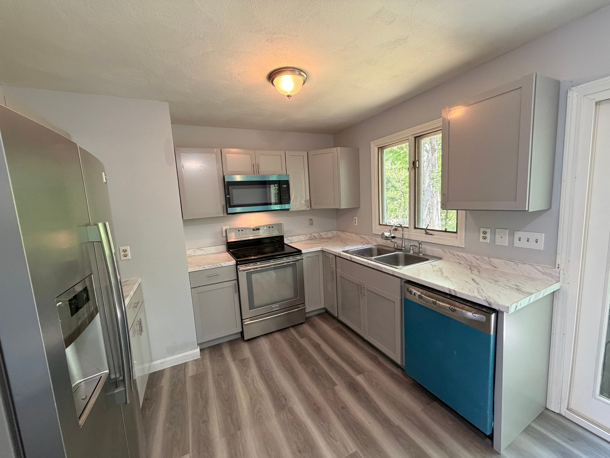 WEST WARWICK Townhome: 28 RIVERDALE AVE