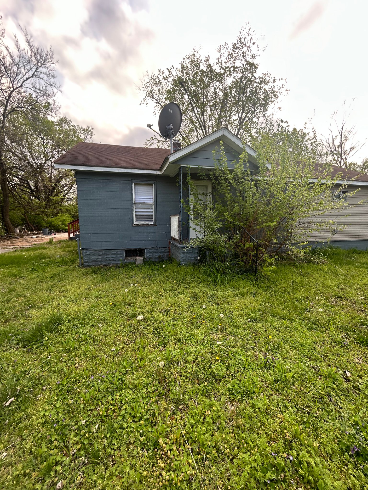 East St. Louis House: 2332 Renois Ln