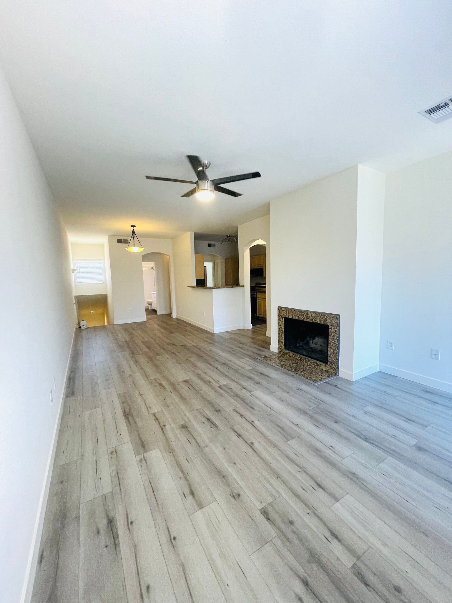 Phoenix Townhome: 1411 E Orangewood Ave