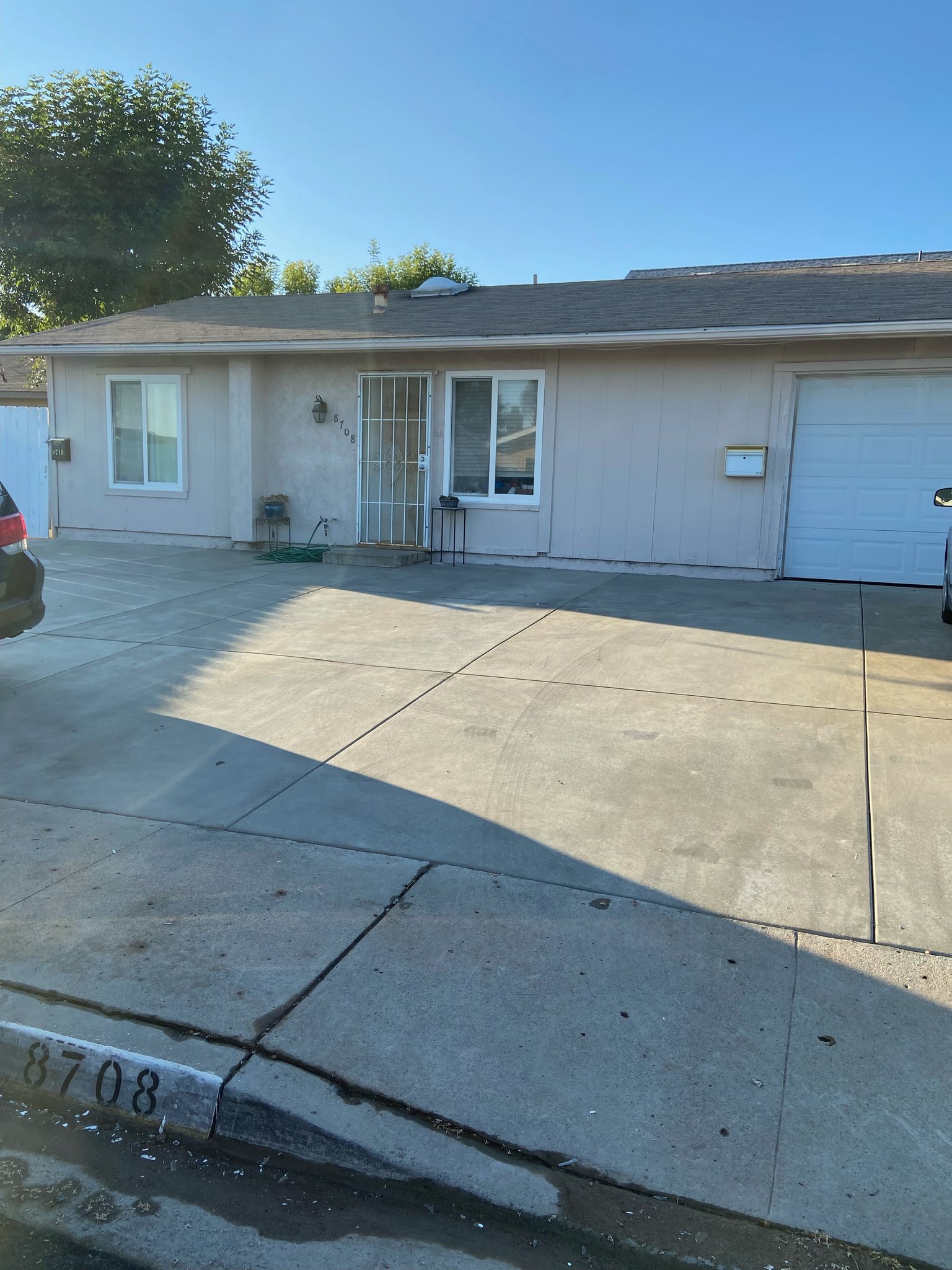 San Diego House: 8708 Friant St
