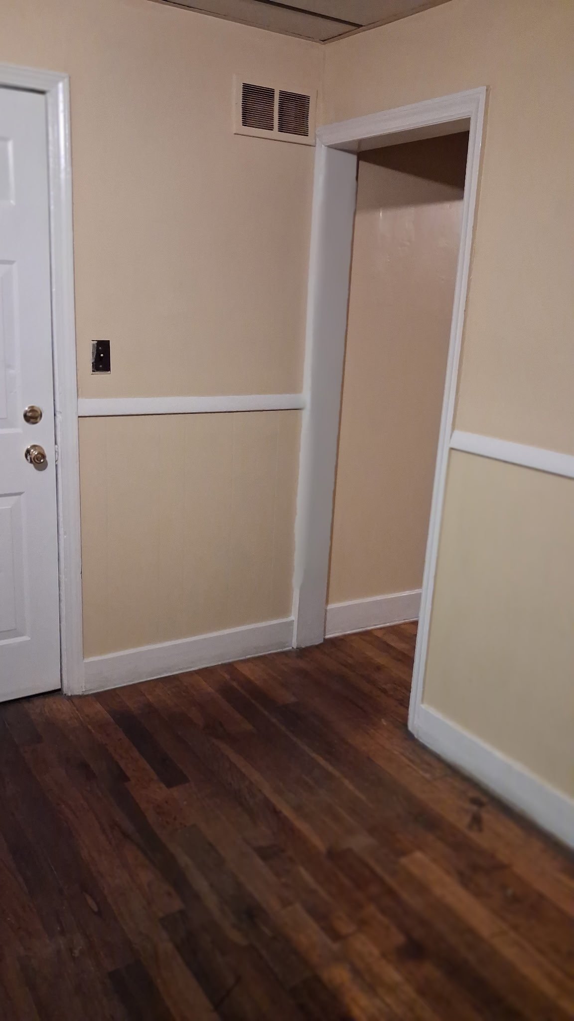 Utica Multiplex: 1602 Howard Ave Apt.2