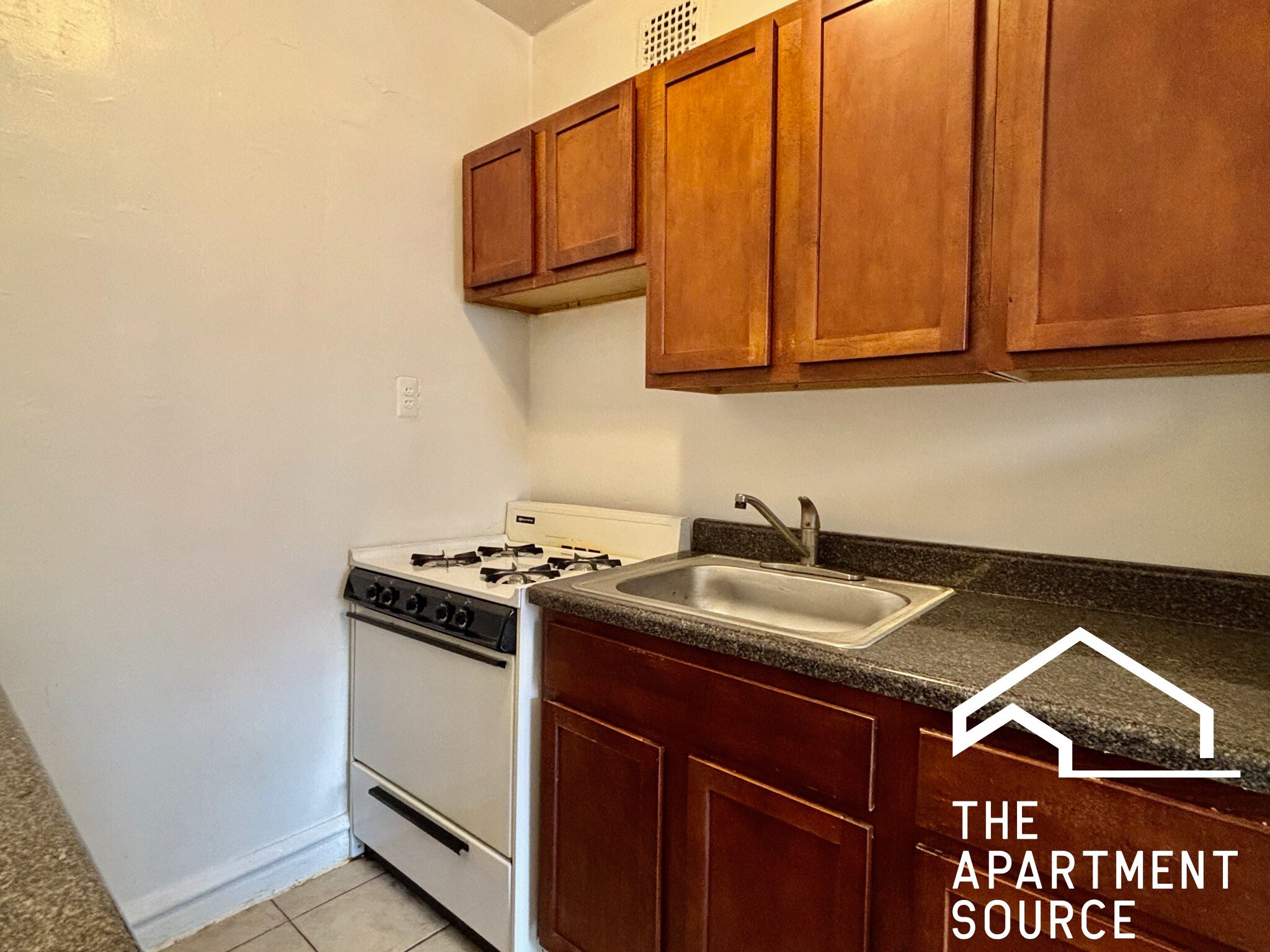 Chicago Apartment: 4829 North Damen Ave.