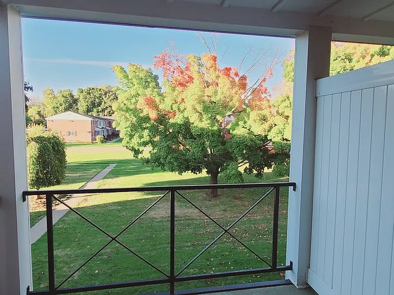 ROCHESTER HILLS Apartment: 1097 Tienken Court