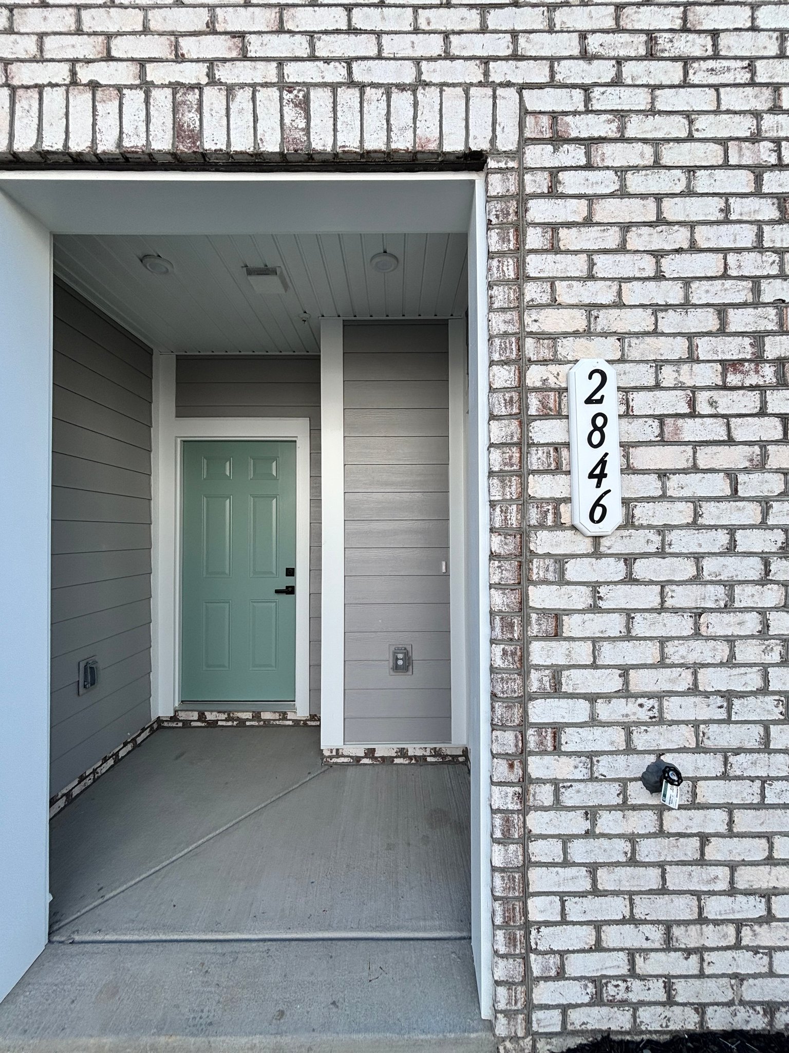 Chester Condo: 2846 Calgary Ln
