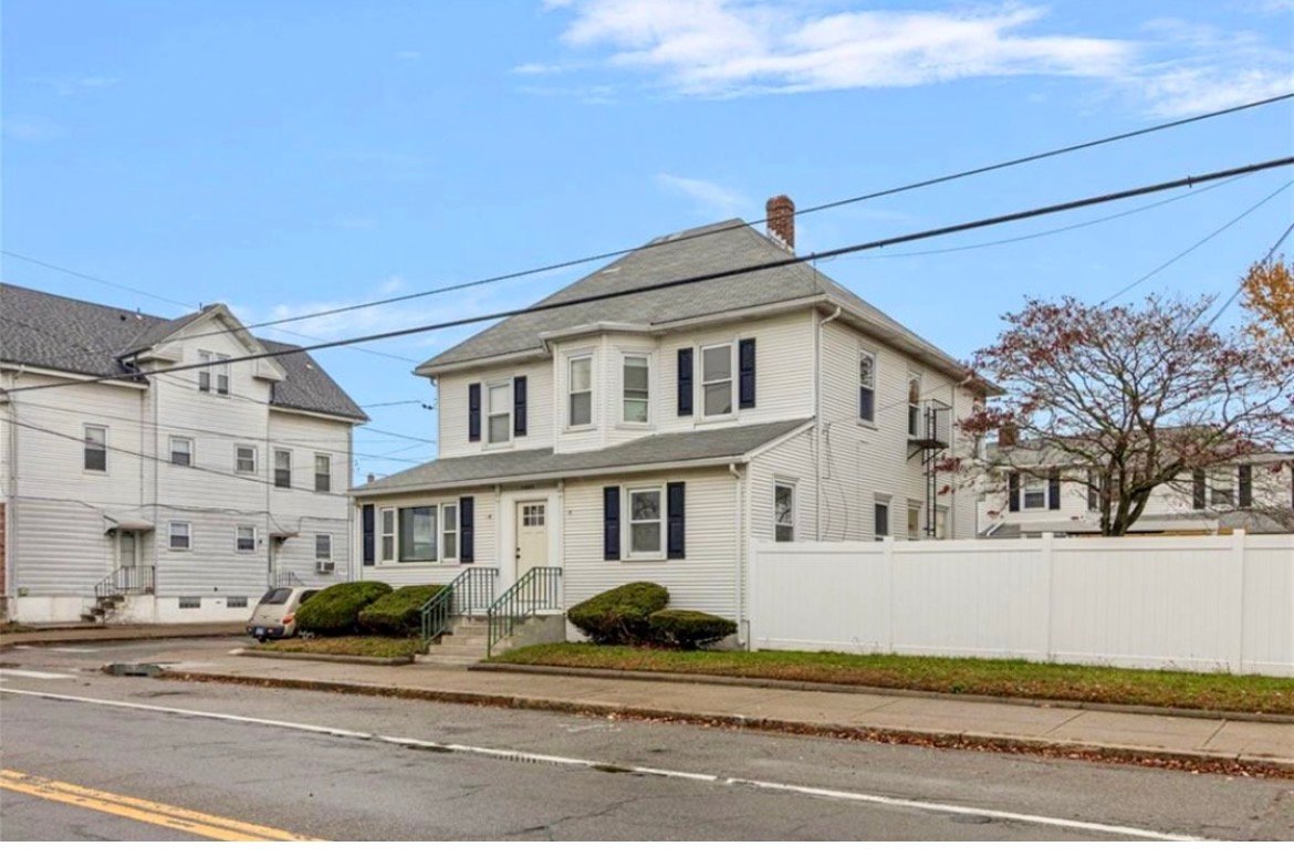 Cranston Apartment: 1303 Cranston St