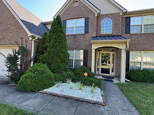 Lexington House: 801 Sunny Slope Trce