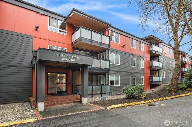 Seattle Condo: 5818 NE 70th Street