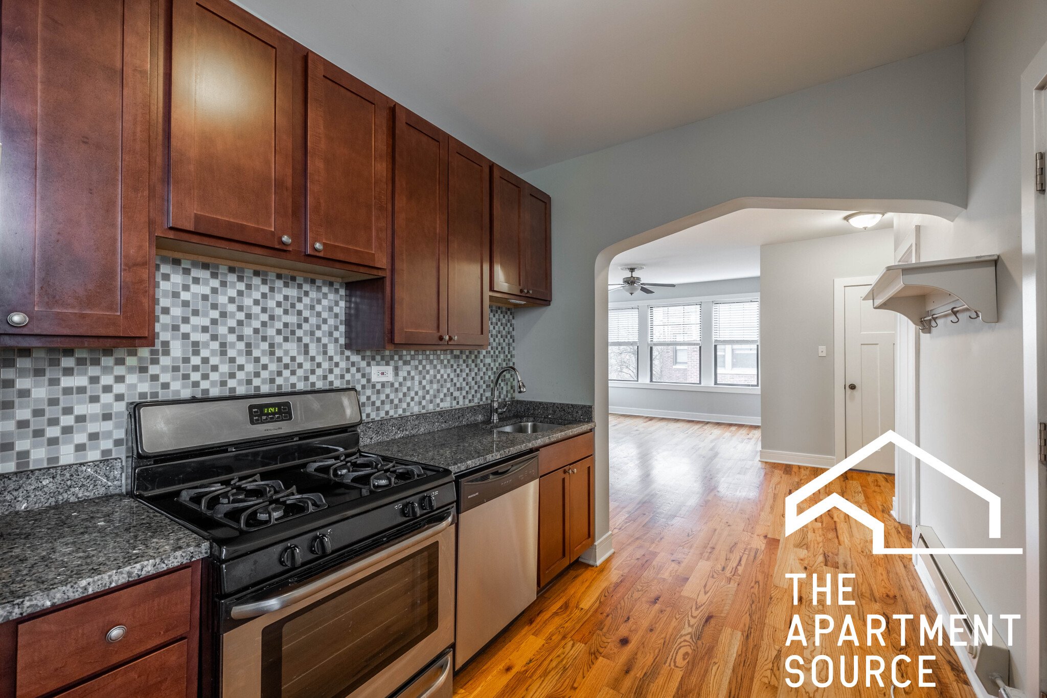 Chicago Apartment: 4407 North Wolcott Ave