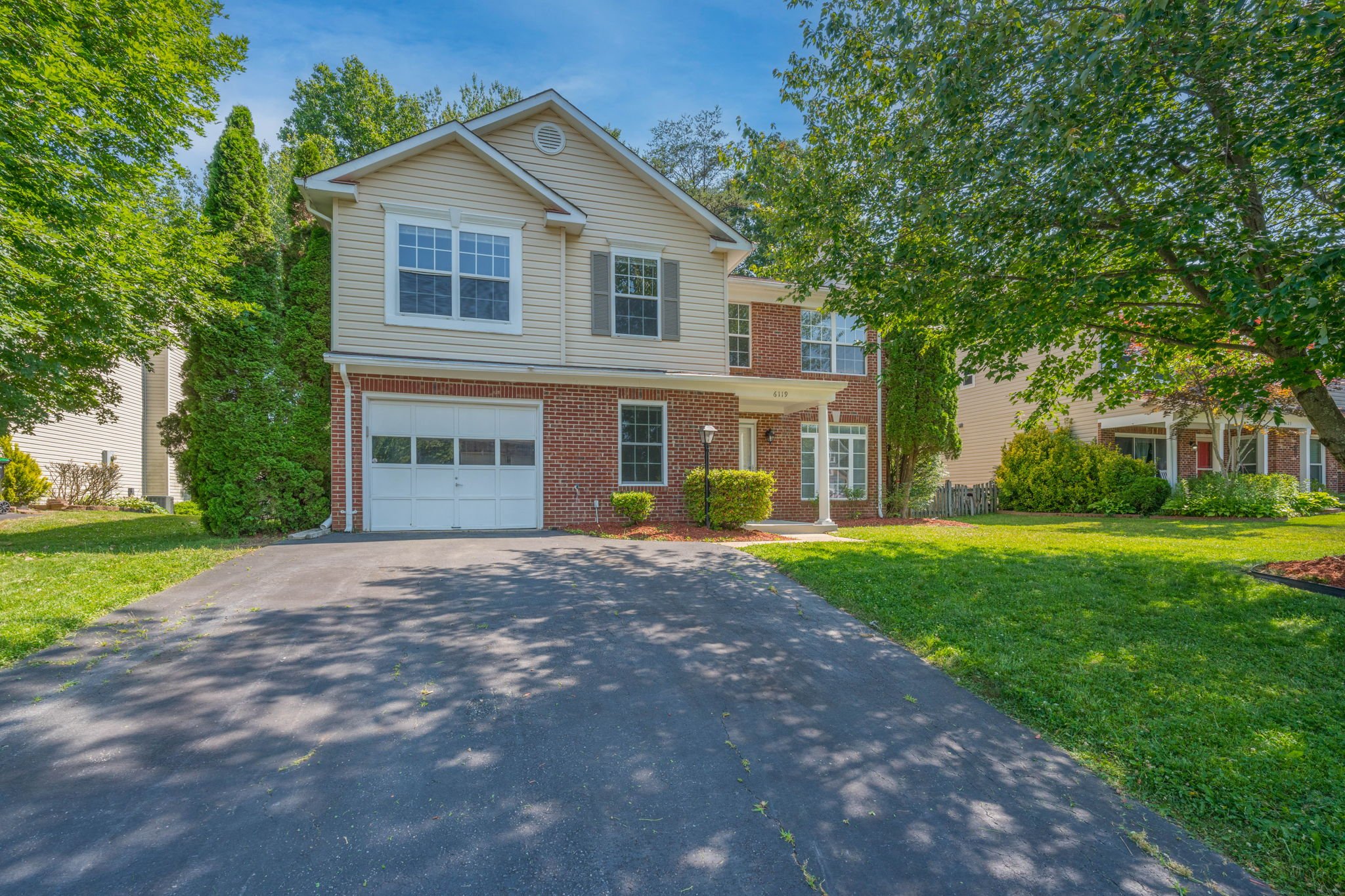 woodbridge House: 6119 Oaklawn Ln