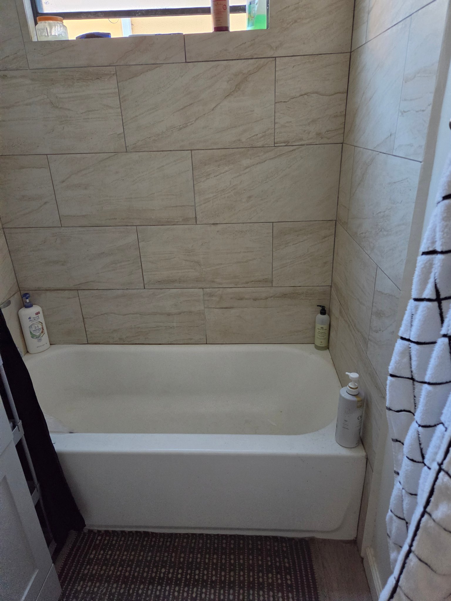 Montebello Apartment: 2932 W Via Acosta