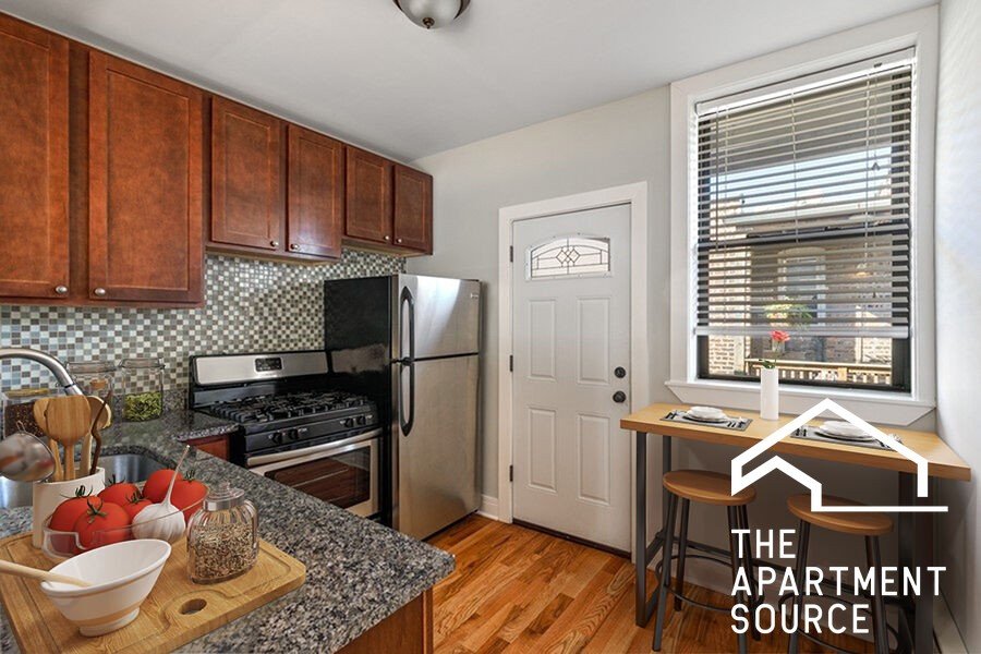 Chicago Apartment: 4407 North Wolcott Ave