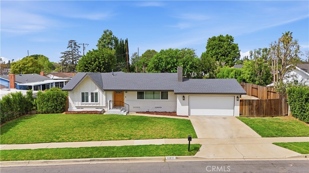 Santa Ana House: 12811 Chaplet Pl