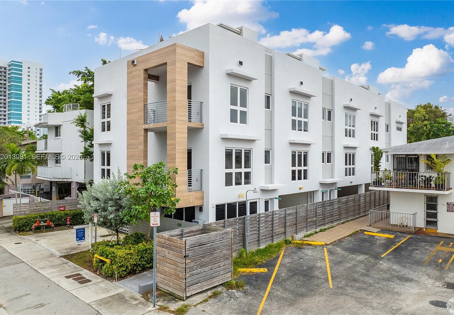 Miami Townhome: 434 SW 10th St
