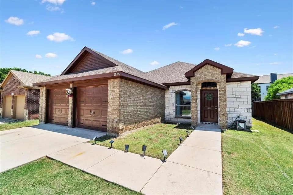 Grand Prairie House: 2835 Becki Dr