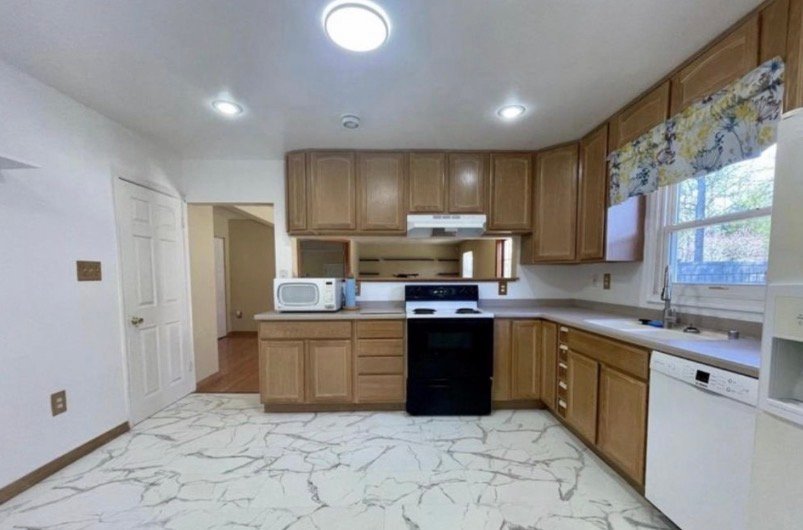 Waldorf House: 2450 Indian Ct