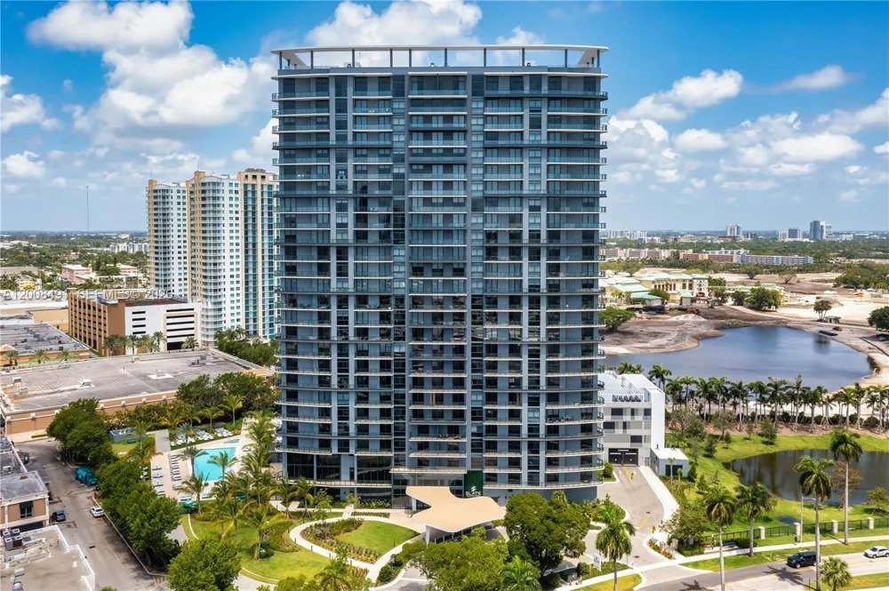 Hallandale Beach Condo: 101 Diplomat Pkwy