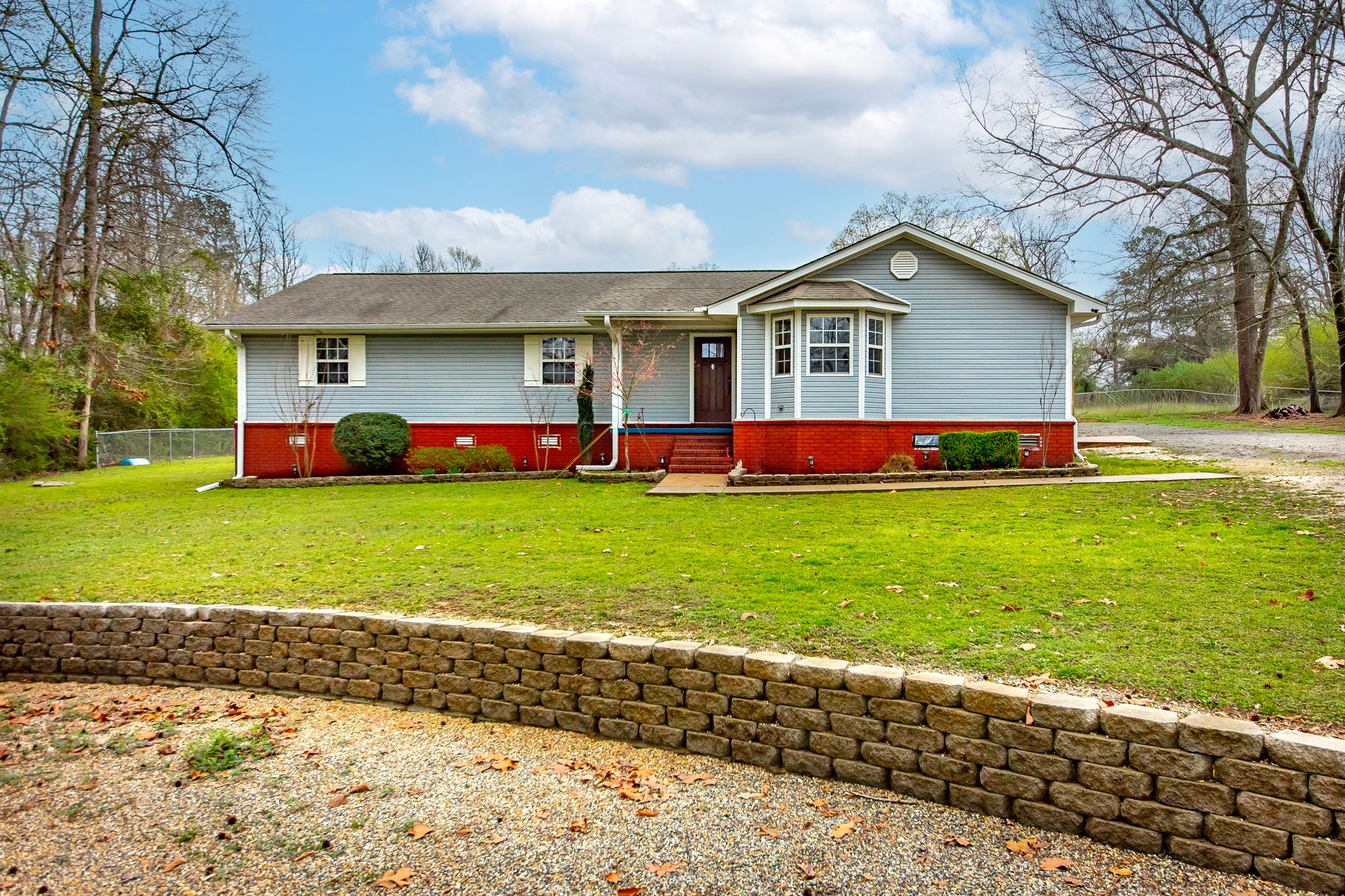 Sheridan House: 90 Highway 46 N