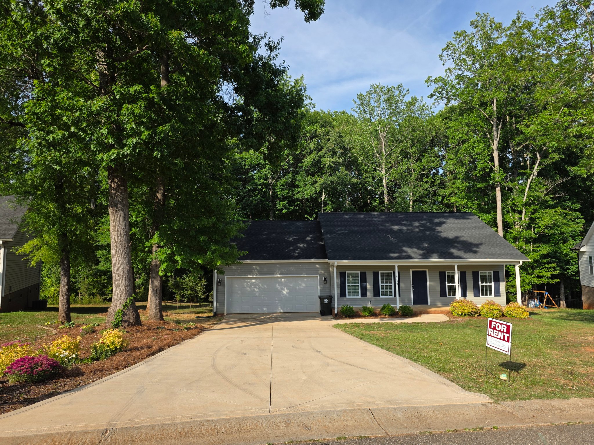 Newton House: 2230 Evergreen Dr